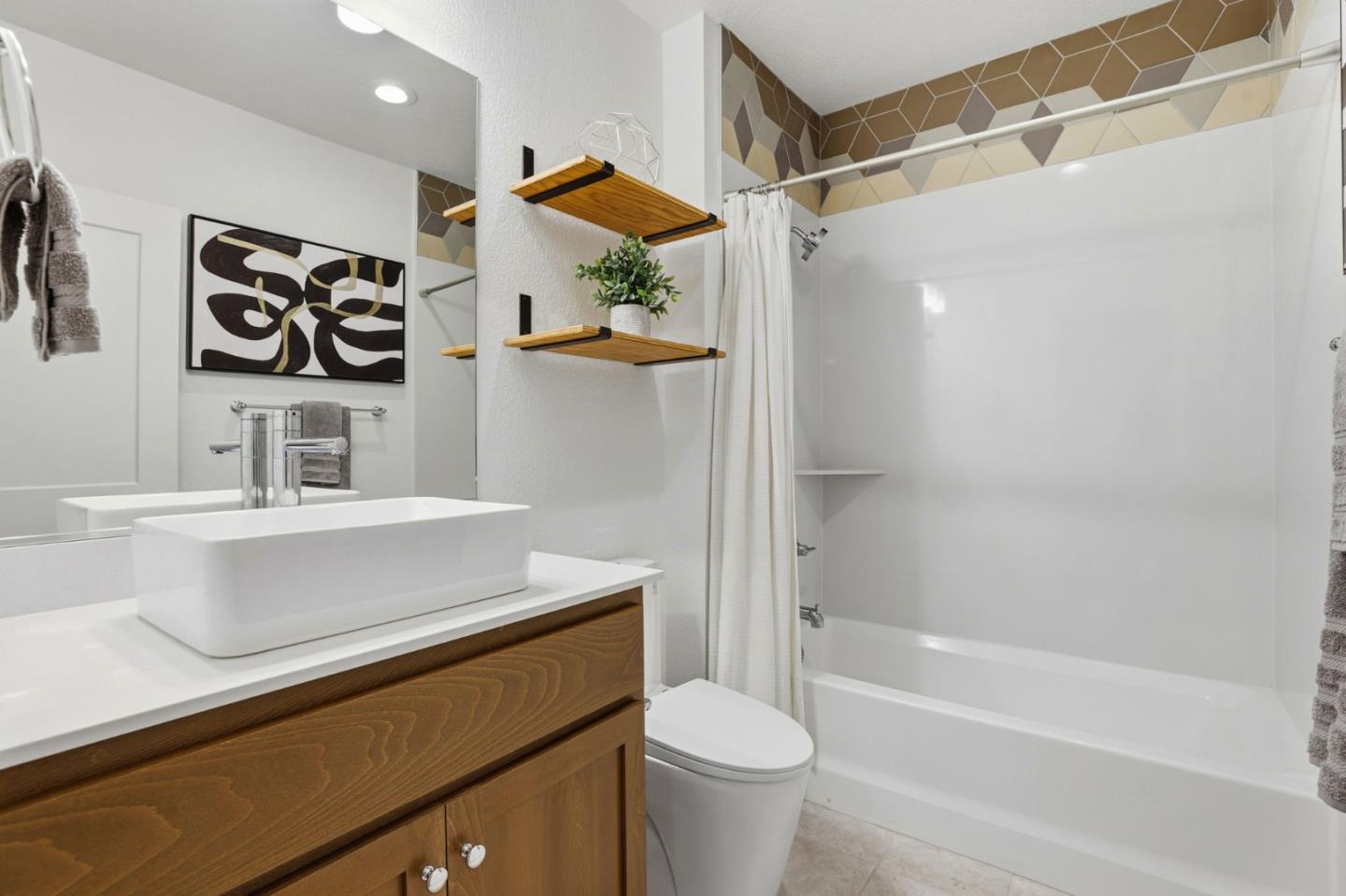 Detail Gallery Image 26 of 46 For 5636 Fallbrook Ct, Dublin,  CA 94568 - 4 Beds | 3/1 Baths