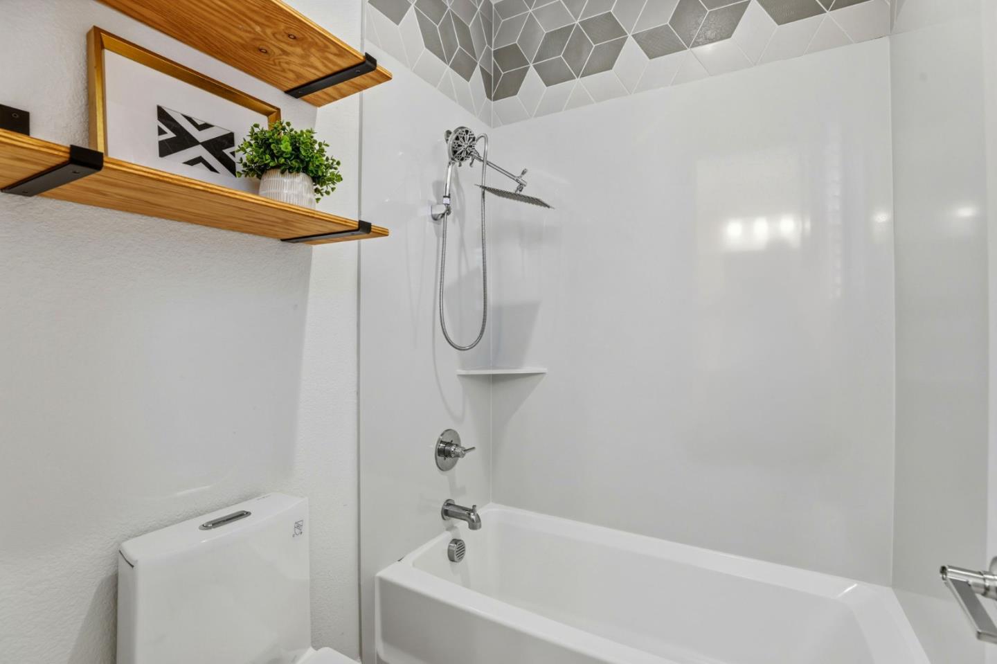 Detail Gallery Image 32 of 46 For 5636 Fallbrook Ct, Dublin,  CA 94568 - 4 Beds | 3/1 Baths