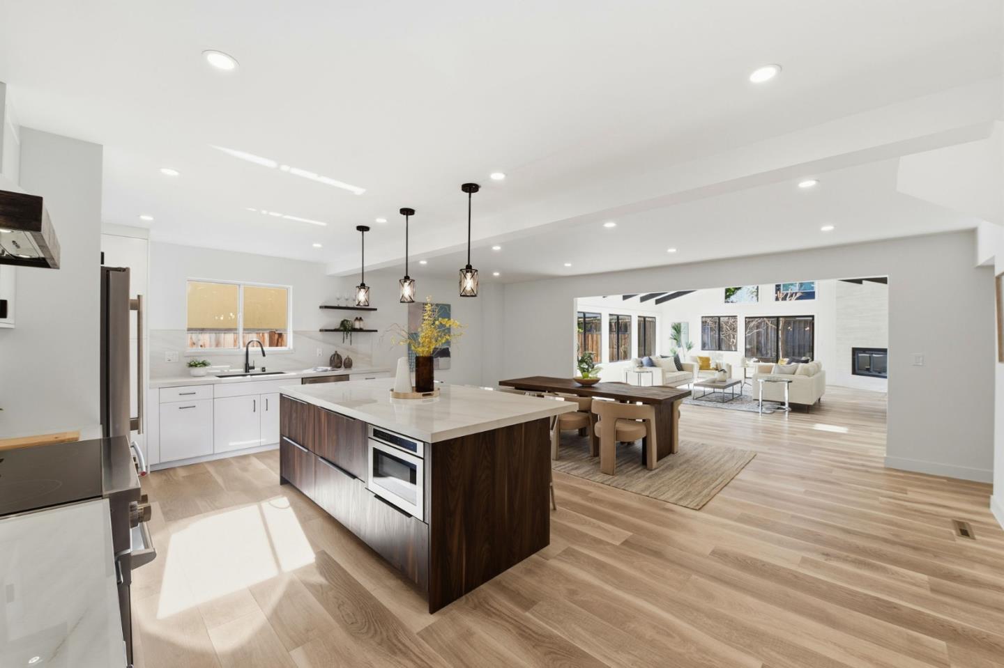 Detail Gallery Image 2 of 30 For 1765 Linnet Ln, Sunnyvale,  CA 94087 - 4 Beds | 2 Baths