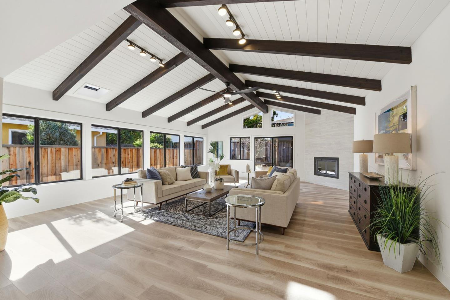 Detail Gallery Image 8 of 30 For 1765 Linnet Ln, Sunnyvale,  CA 94087 - 4 Beds | 2 Baths