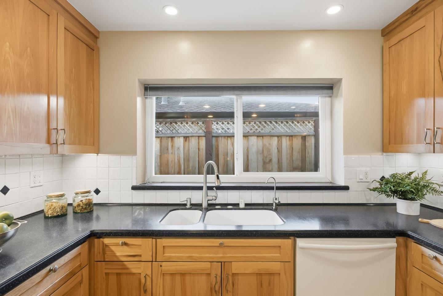 Detail Gallery Image 10 of 52 For 1521 Estelle Ave, San Jose,  CA 95118 - 3 Beds | 2/1 Baths