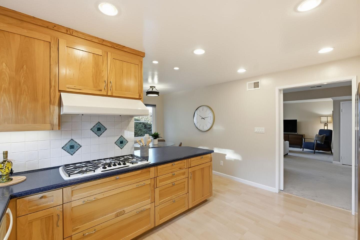 Detail Gallery Image 11 of 52 For 1521 Estelle Ave, San Jose,  CA 95118 - 3 Beds | 2/1 Baths