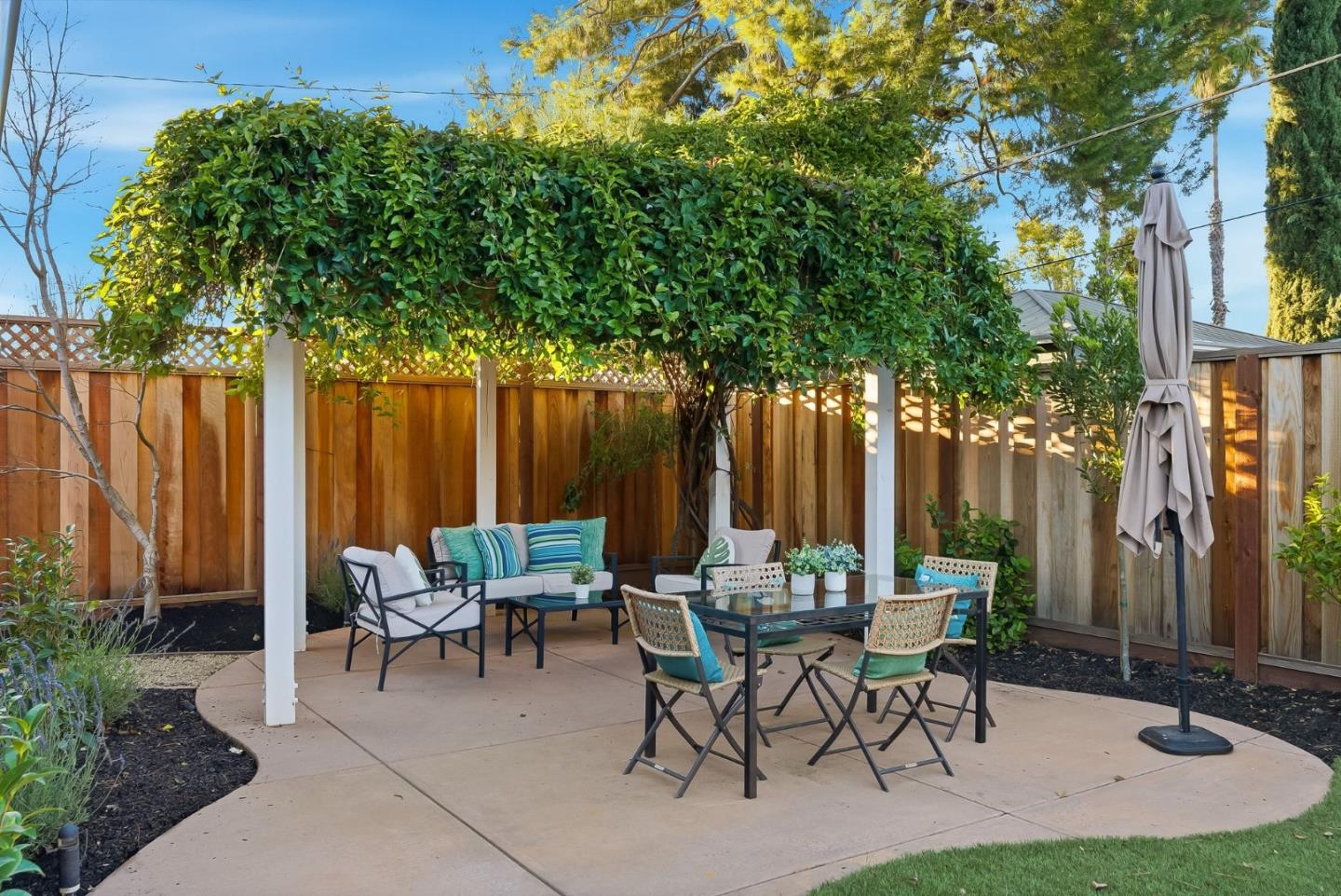 Detail Gallery Image 34 of 52 For 1521 Estelle Ave, San Jose,  CA 95118 - 3 Beds | 2/1 Baths