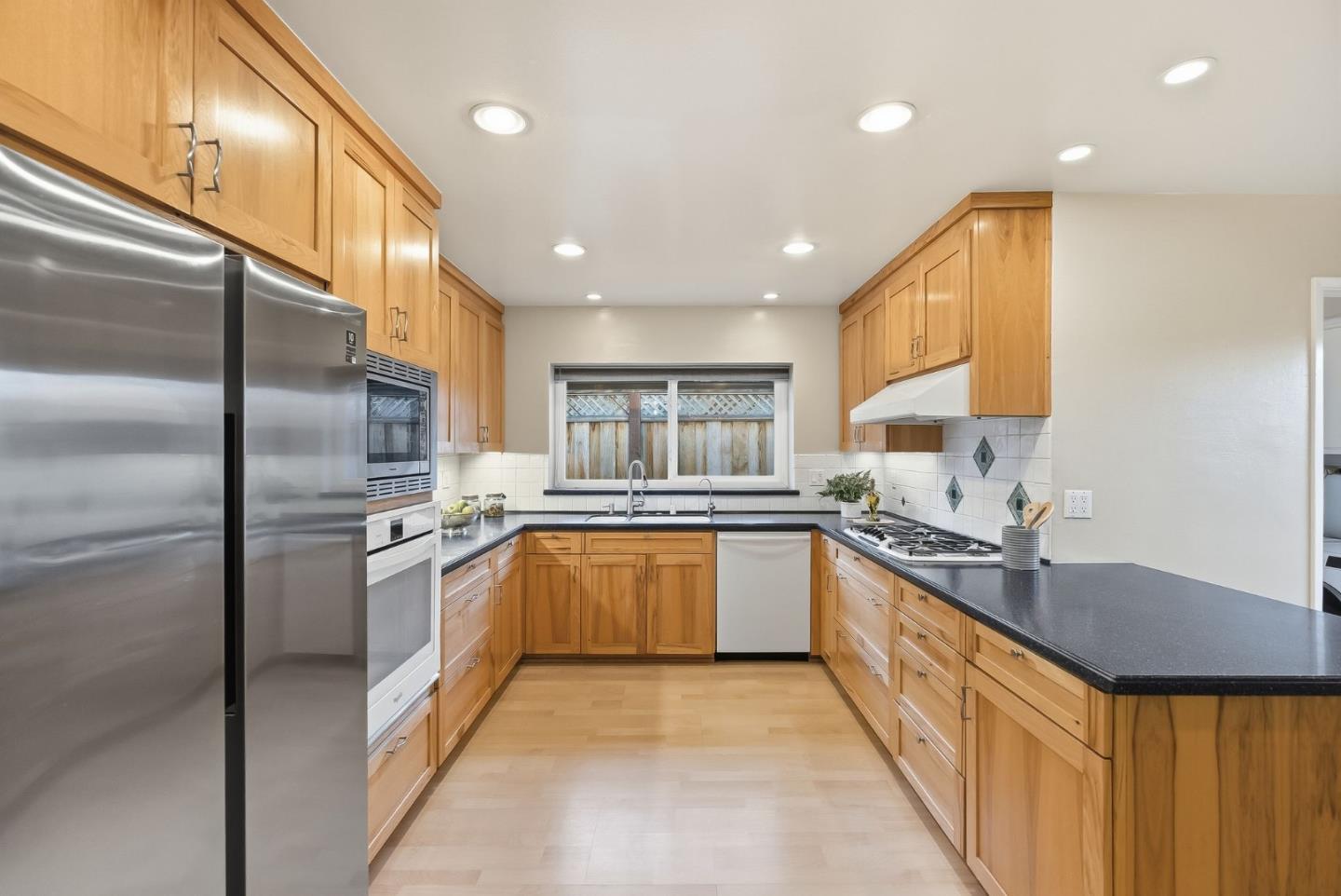 Detail Gallery Image 8 of 52 For 1521 Estelle Ave, San Jose,  CA 95118 - 3 Beds | 2/1 Baths