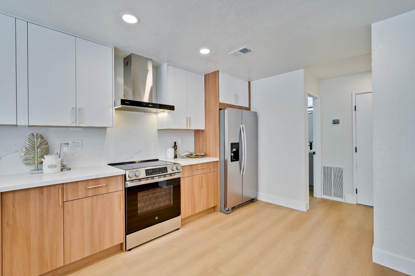 Detail Gallery Image 12 of 56 For 1979 Linden Ln, Milpitas,  CA 95035 - 4 Beds | 2/1 Baths