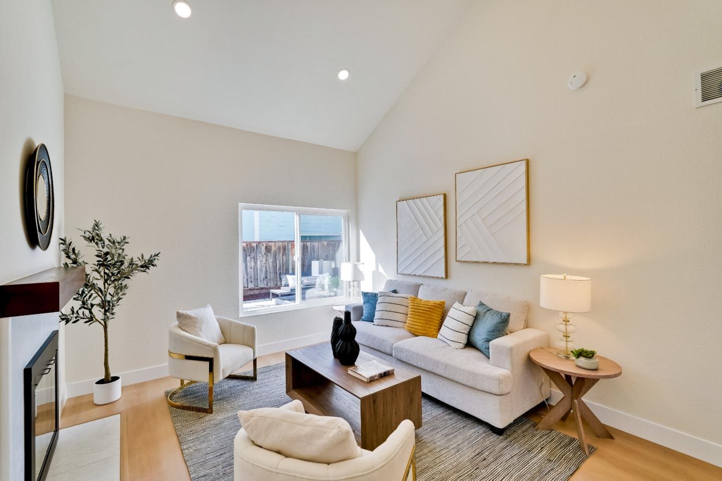 Detail Gallery Image 8 of 56 For 1979 Linden Ln, Milpitas,  CA 95035 - 4 Beds | 2/1 Baths