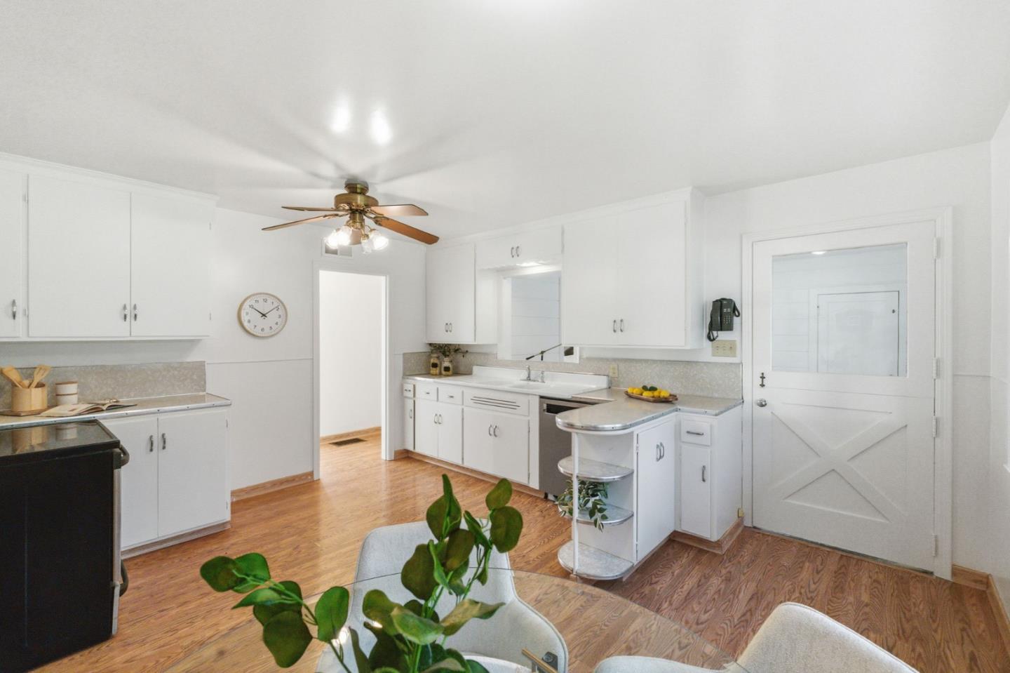 Detail Gallery Image 14 of 83 For 124 Osage Ave, Los Altos,  CA 94022 - 7 Beds | 3 Baths