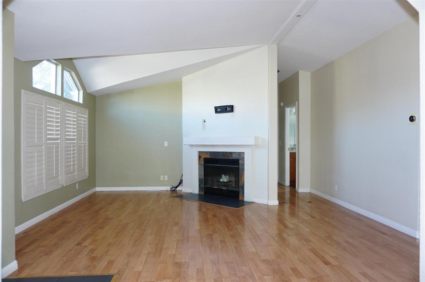 Detail Gallery Image 10 of 24 For 1220 Vienna Dr #707,  Sunnyvale,  CA 94089 - 3 Beds | 2 Baths