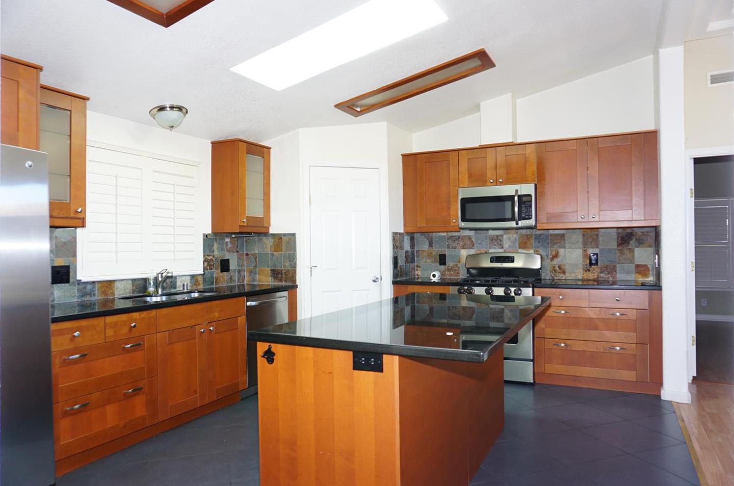 Detail Gallery Image 4 of 24 For 1220 Vienna Dr #707,  Sunnyvale,  CA 94089 - 3 Beds | 2 Baths