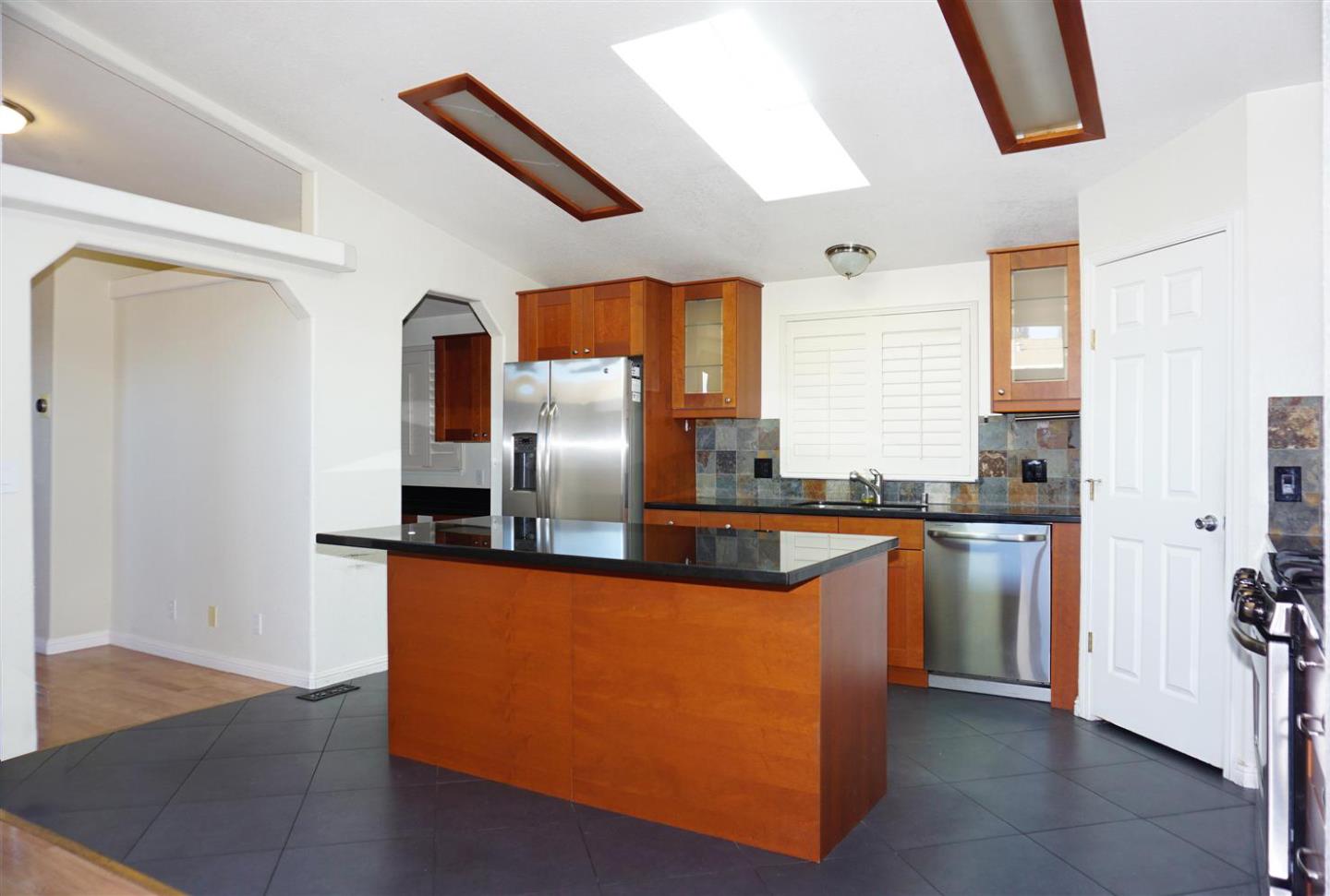 Detail Gallery Image 5 of 24 For 1220 Vienna Dr #707,  Sunnyvale,  CA 94089 - 3 Beds | 2 Baths