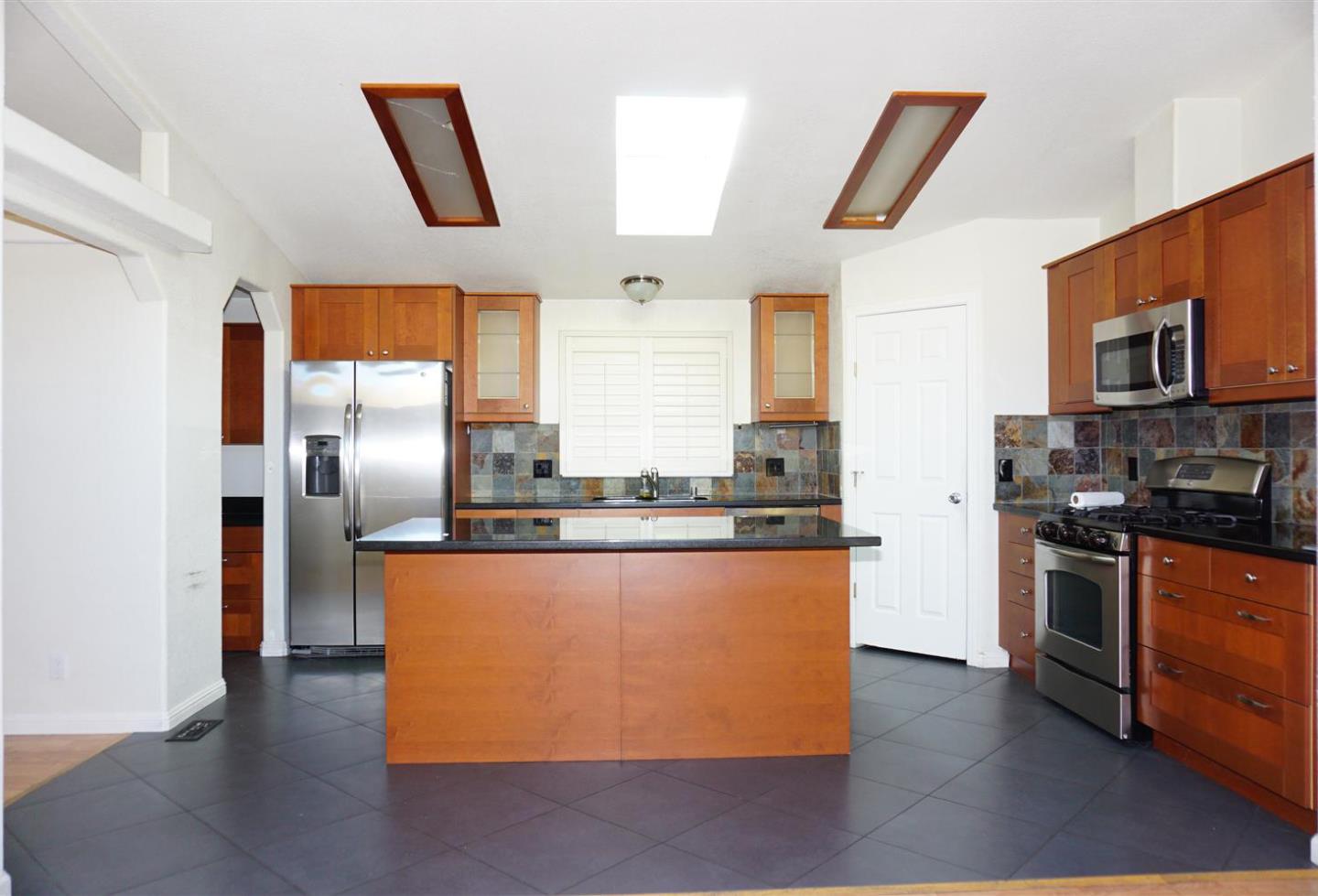 Detail Gallery Image 8 of 24 For 1220 Vienna Dr #707,  Sunnyvale,  CA 94089 - 3 Beds | 2 Baths