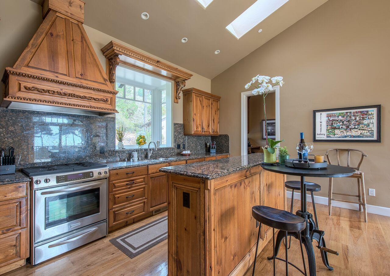 Detail Gallery Image 13 of 28 For 62 Corona Rd, Carmel,  CA 93923 - 4 Beds | 3/1 Baths