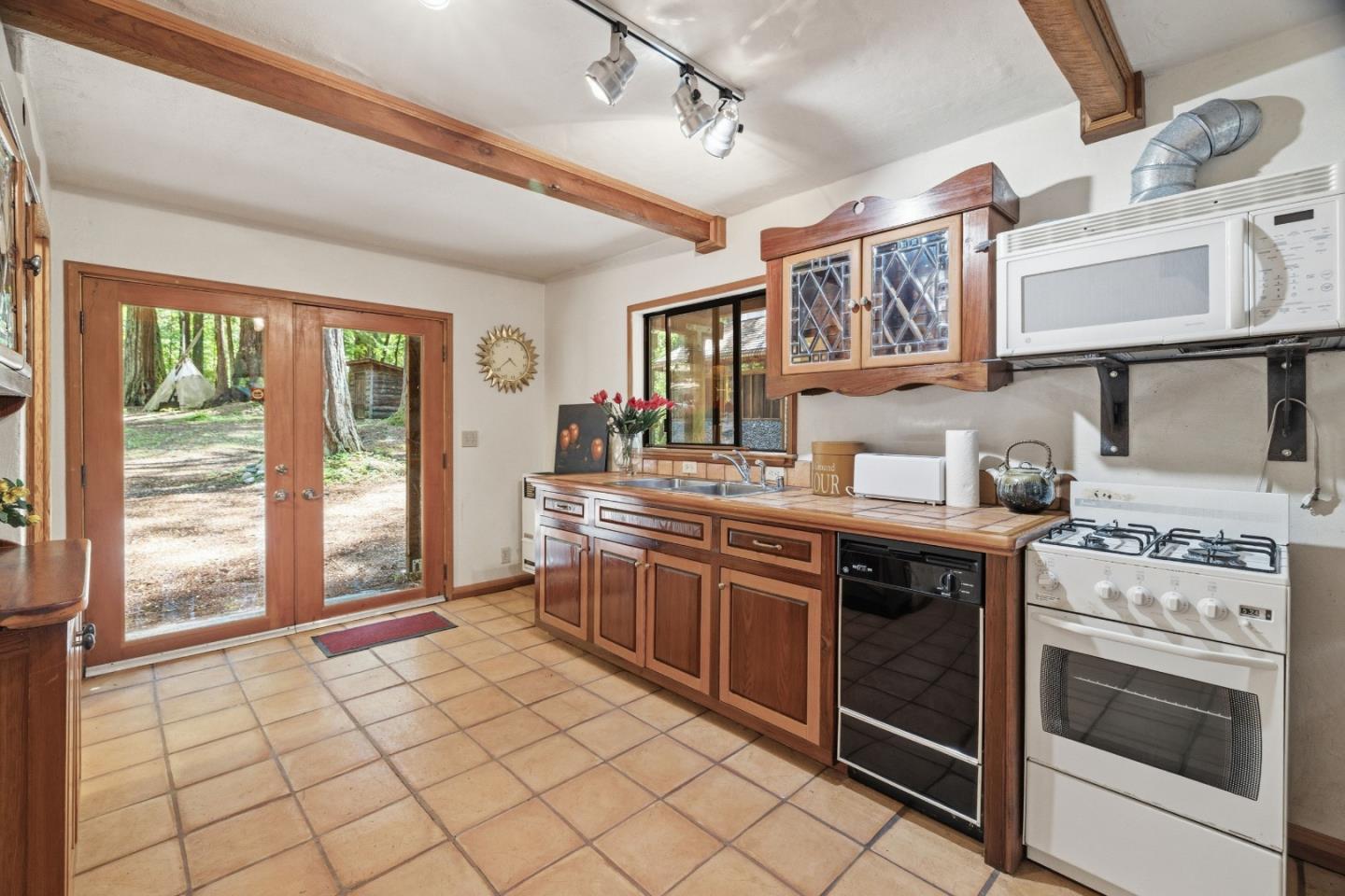 Detail Gallery Image 38 of 104 For 41 Back Rd, La Honda,  CA 94020 - 4 Beds | 3 Baths