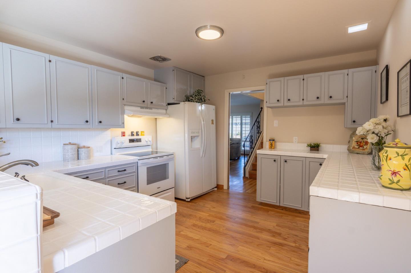 Detail Gallery Image 12 of 46 For 305 Newman Dr, South San Francisco,  CA 94080 - 3 Beds | 2/1 Baths