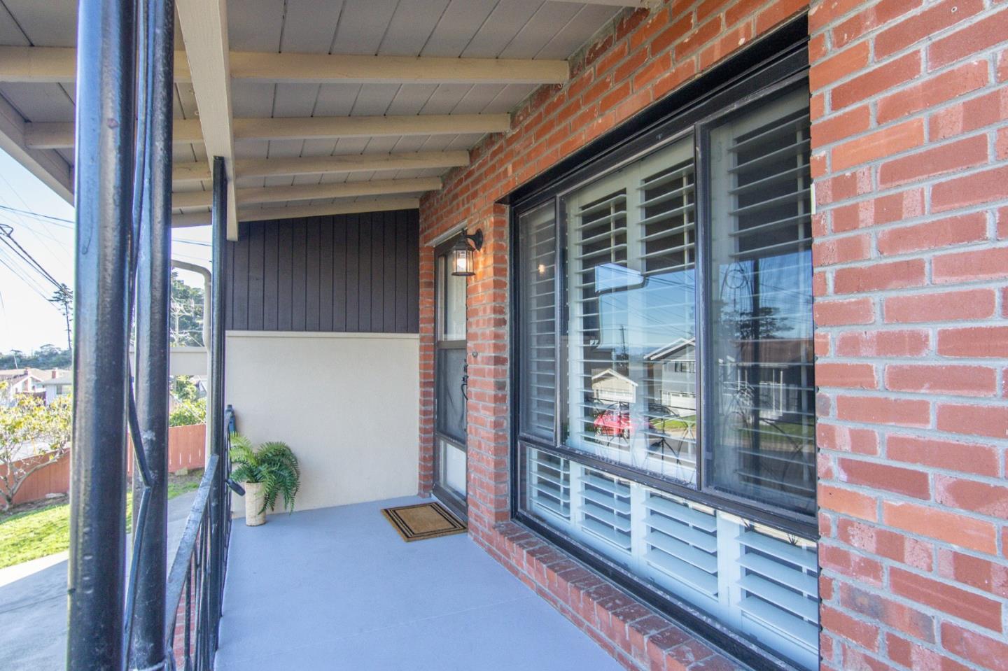 Detail Gallery Image 4 of 46 For 305 Newman Dr, South San Francisco,  CA 94080 - 3 Beds | 2/1 Baths