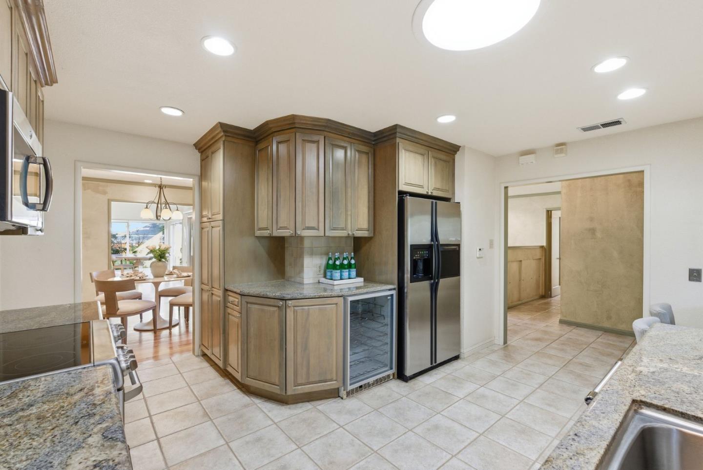 Detail Gallery Image 19 of 46 For 185 Beverly Ln, Los Altos,  CA 94022 - 3 Beds | 2/1 Baths