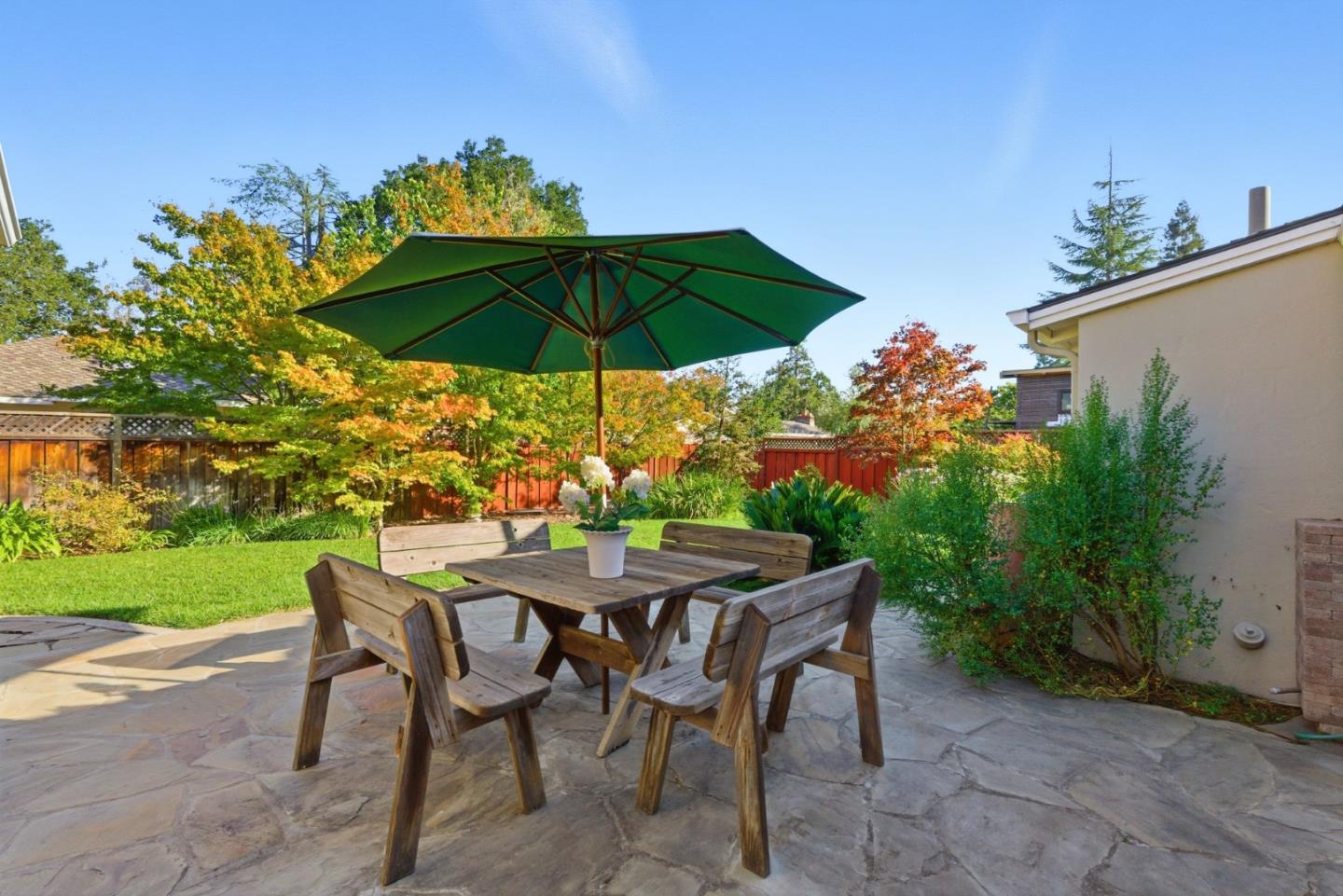 Detail Gallery Image 25 of 46 For 185 Beverly Ln, Los Altos,  CA 94022 - 3 Beds | 2/1 Baths