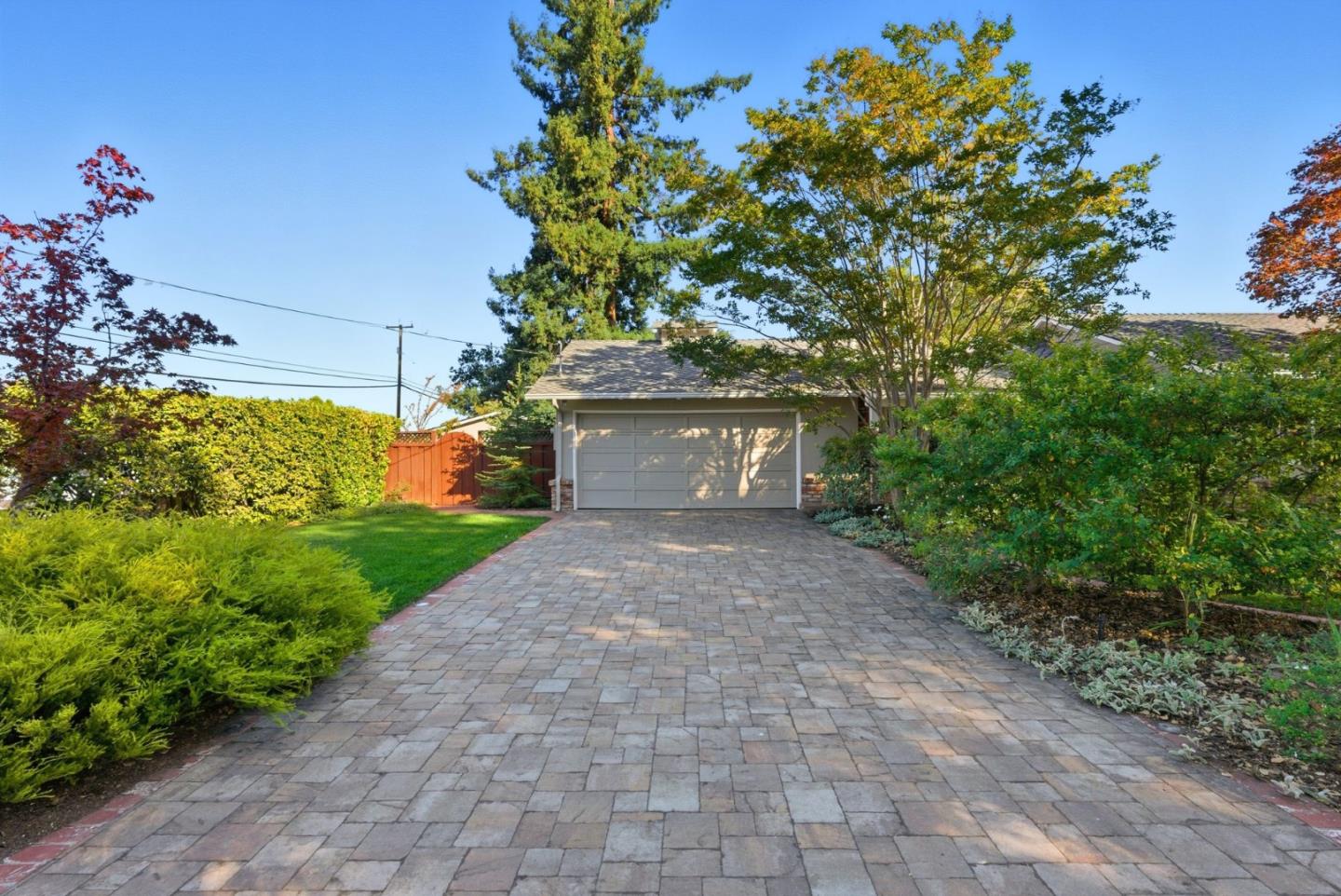 Detail Gallery Image 3 of 46 For 185 Beverly Ln, Los Altos,  CA 94022 - 3 Beds | 2/1 Baths