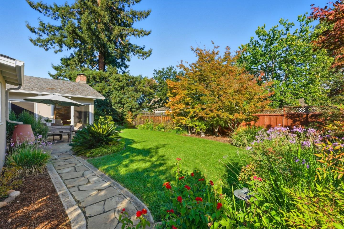 Detail Gallery Image 39 of 46 For 185 Beverly Ln, Los Altos,  CA 94022 - 3 Beds | 2/1 Baths