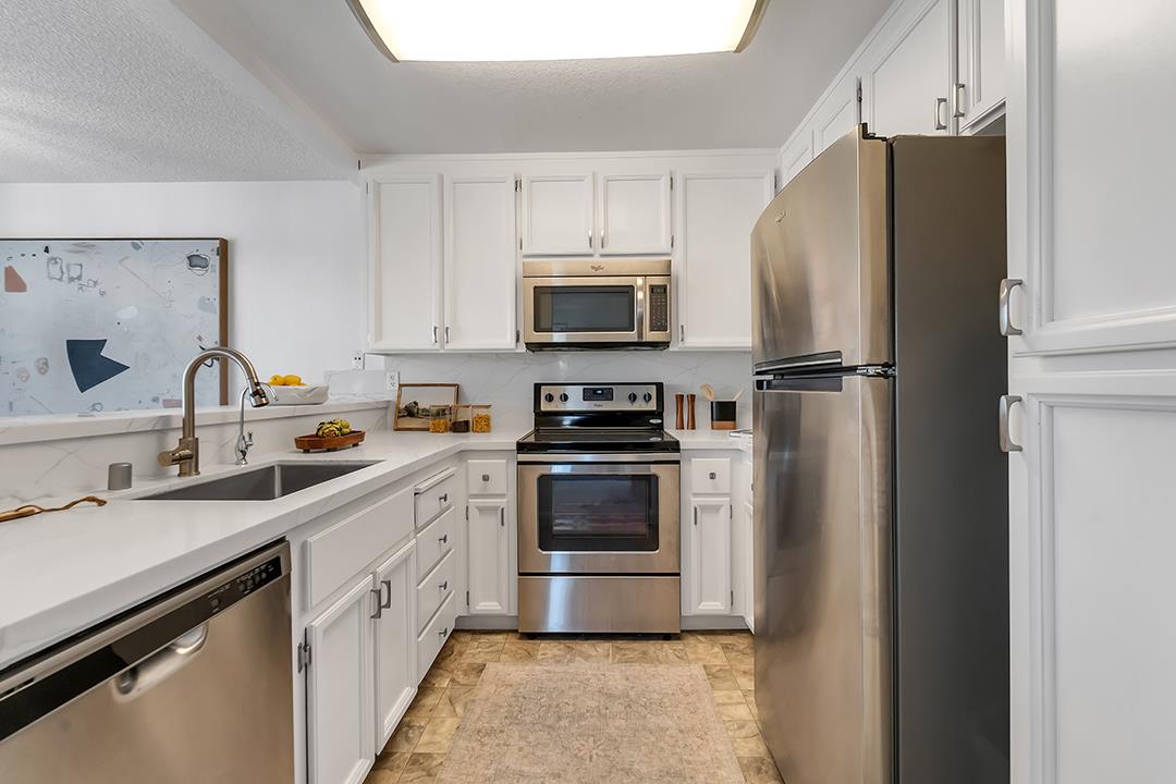 Detail Gallery Image 3 of 17 For 1913 La Terrace Cir, San Jose,  CA 95123 - 2 Beds | 2 Baths