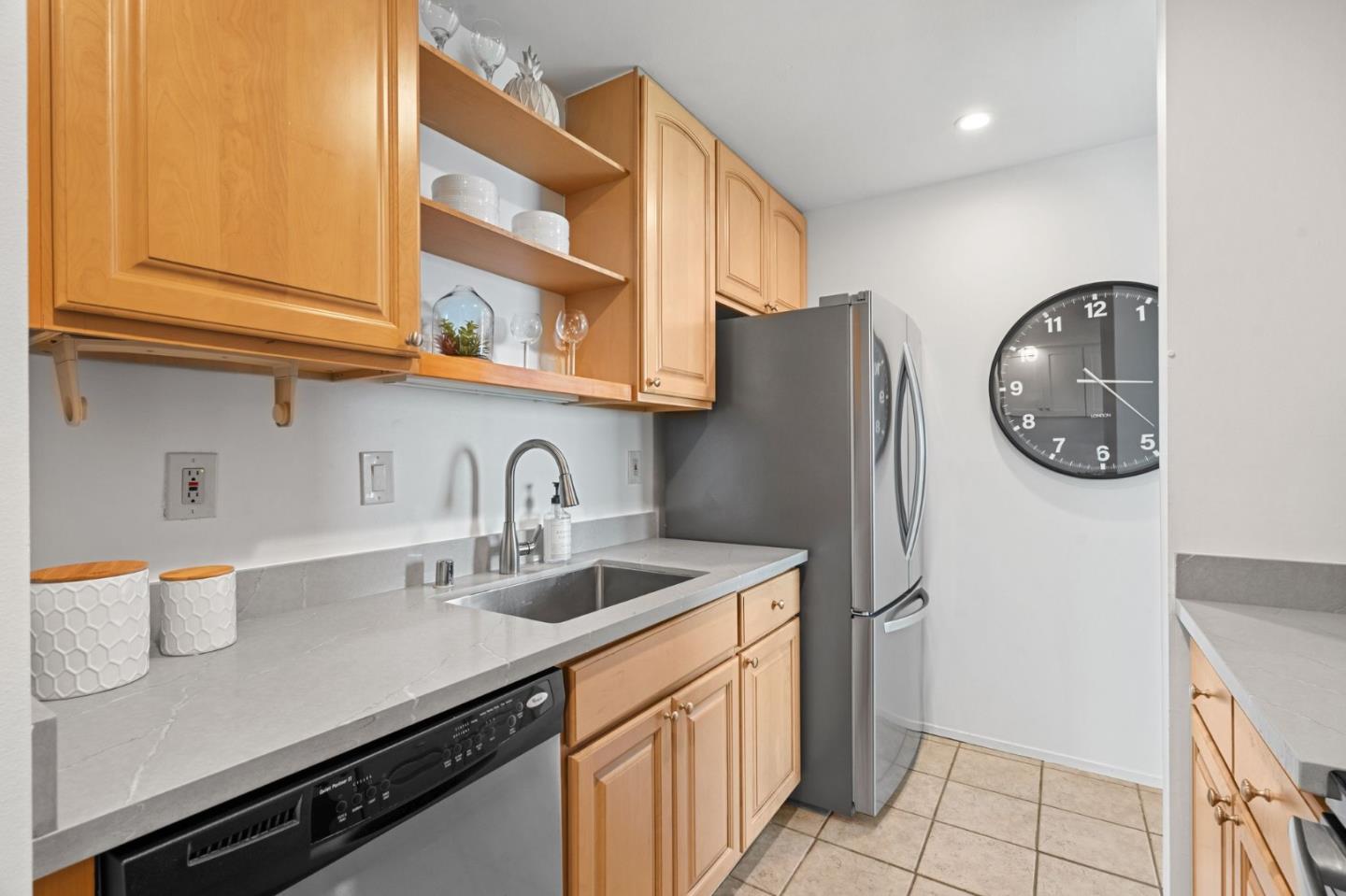 Detail Gallery Image 10 of 33 For 320 Vallejo Dr #22,  Millbrae,  CA 94030 - 2 Beds | 2 Baths
