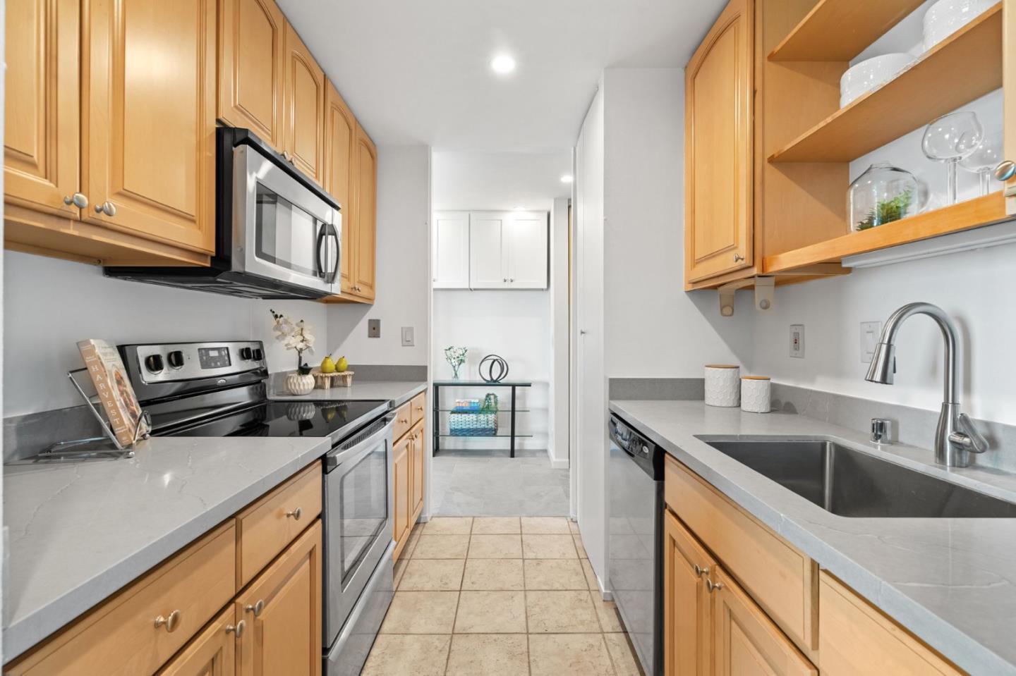 Detail Gallery Image 7 of 33 For 320 Vallejo Dr #22,  Millbrae,  CA 94030 - 2 Beds | 2 Baths