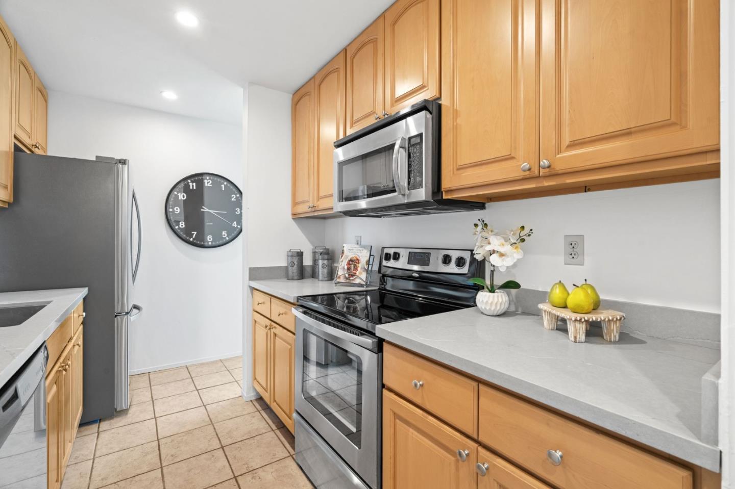 Detail Gallery Image 8 of 33 For 320 Vallejo Dr #22,  Millbrae,  CA 94030 - 2 Beds | 2 Baths