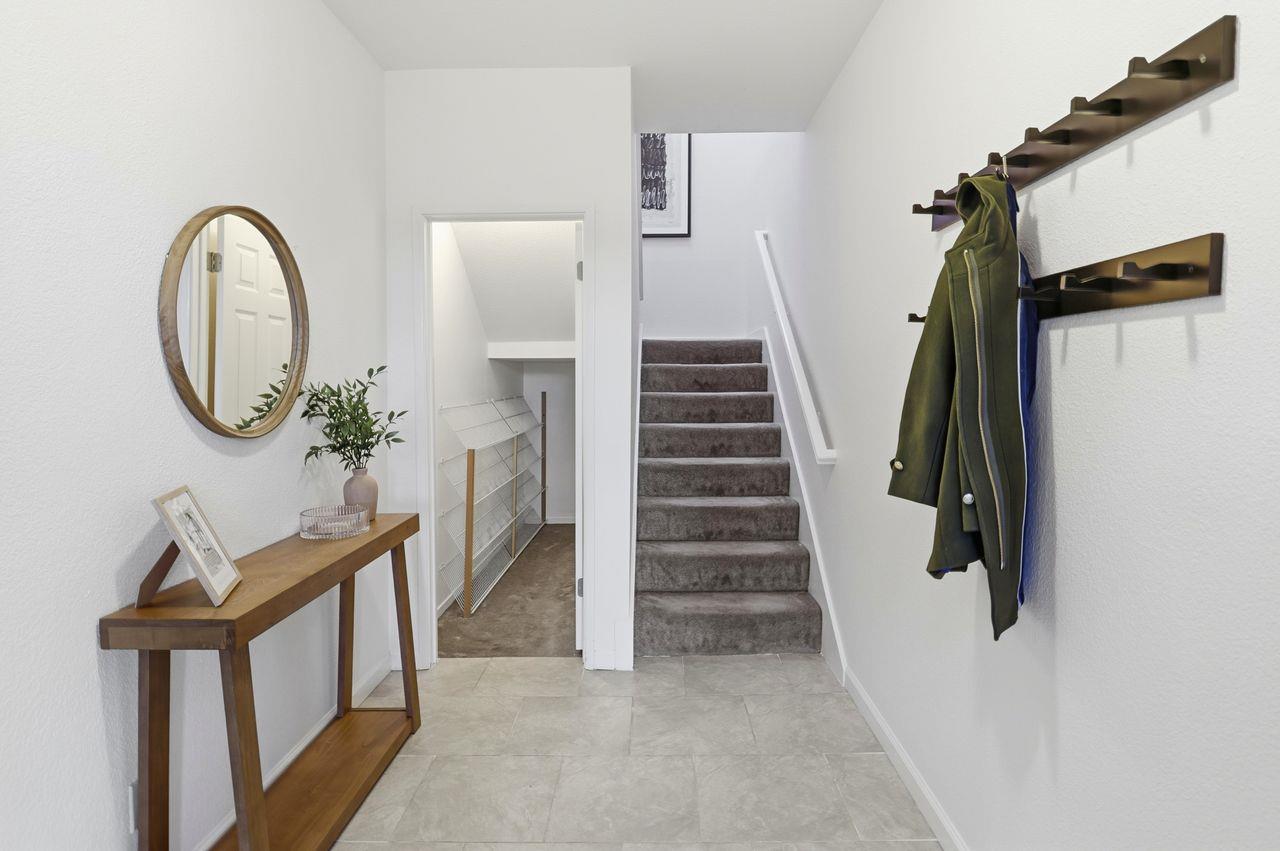 Detail Gallery Image 2 of 14 For 1152 Village Dr, Belmont,  CA 94002 - 3 Beds | 3/1 Baths