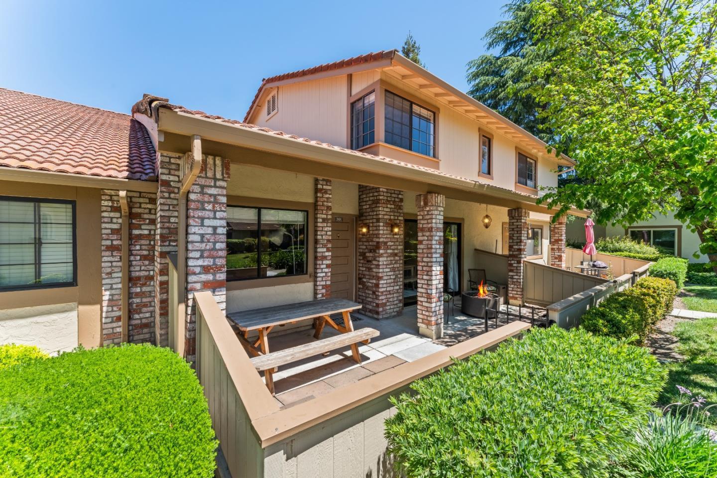 Detail Gallery Image 2 of 27 For 5404 Colony Park Cir, San Jose,  CA 95123 - 3 Beds | 1/1 Baths