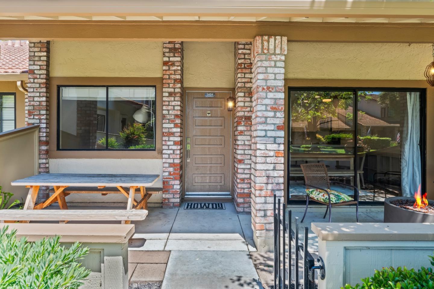 Detail Gallery Image 3 of 27 For 5404 Colony Park Cir, San Jose,  CA 95123 - 3 Beds | 1/1 Baths