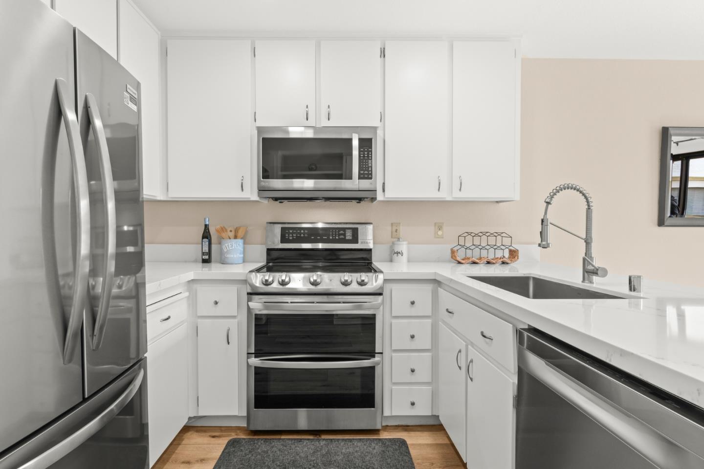 Detail Gallery Image 4 of 27 For 5404 Colony Park Cir, San Jose,  CA 95123 - 3 Beds | 1/1 Baths