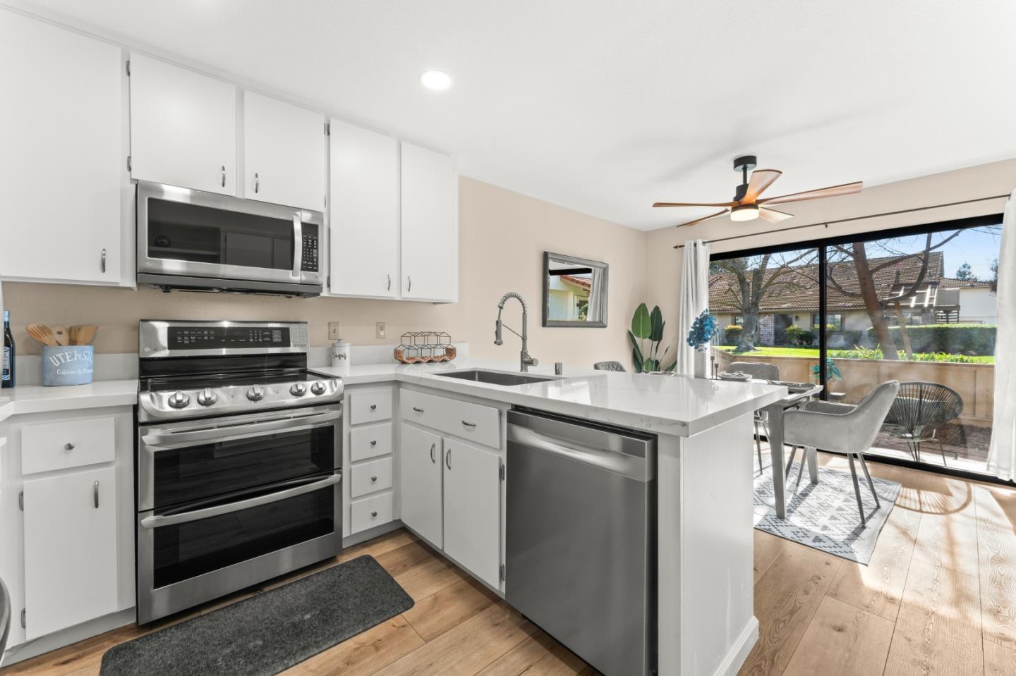 Detail Gallery Image 7 of 27 For 5404 Colony Park Cir, San Jose,  CA 95123 - 3 Beds | 1/1 Baths