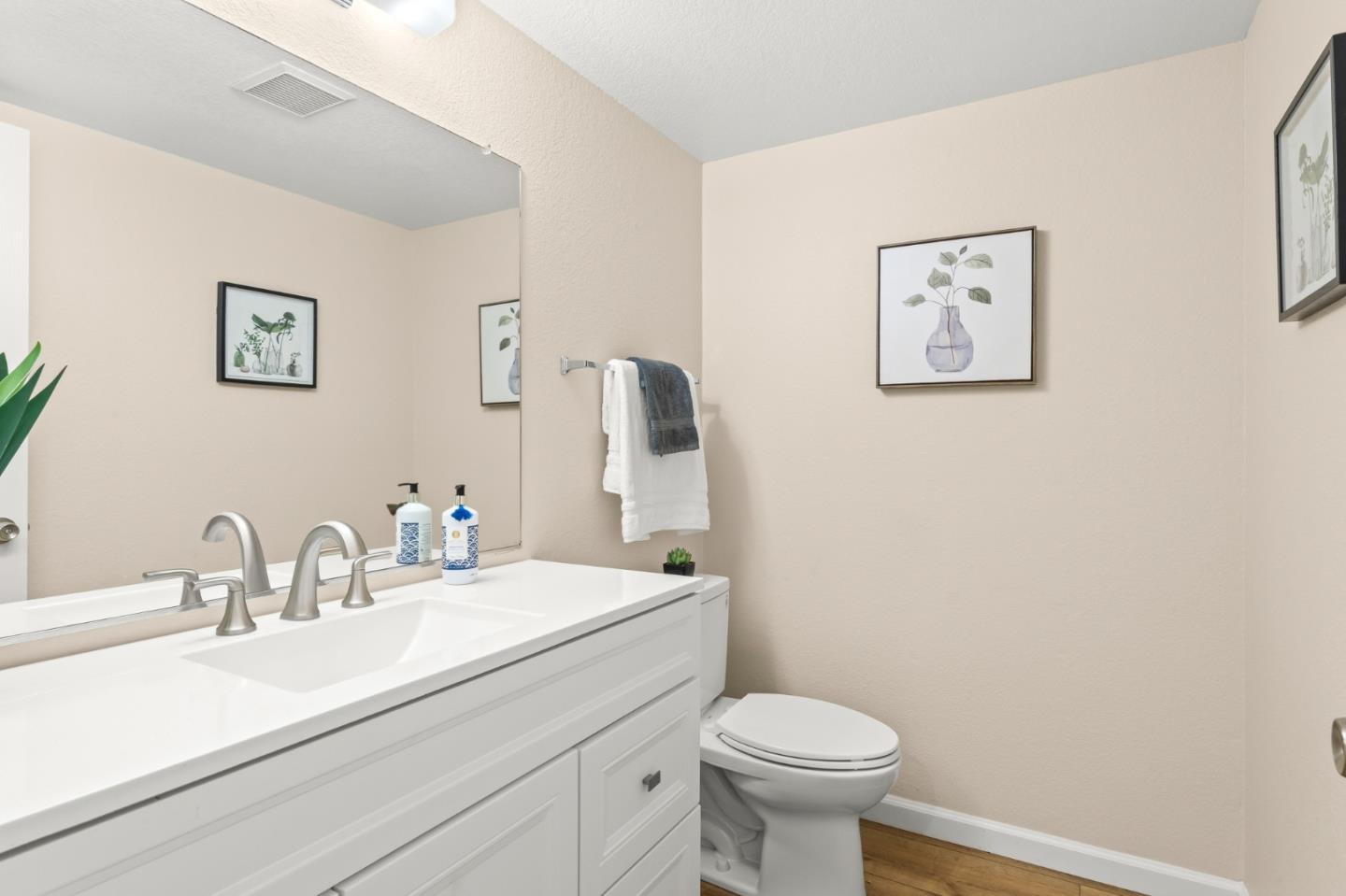 Detail Gallery Image 9 of 27 For 5404 Colony Park Cir, San Jose,  CA 95123 - 3 Beds | 1/1 Baths