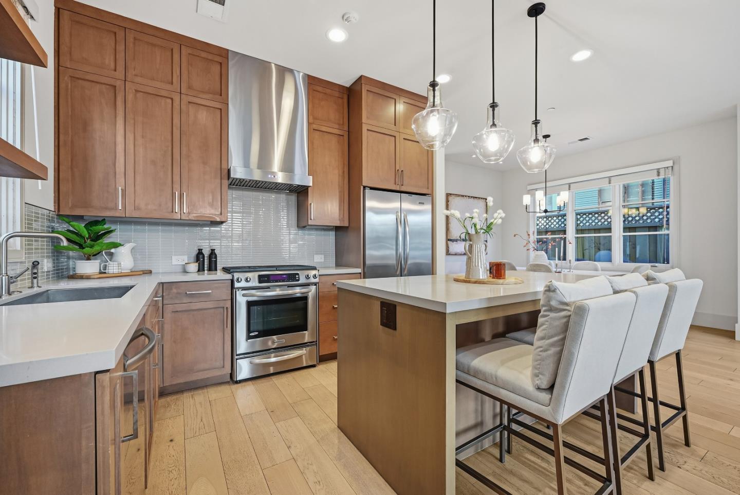 Detail Gallery Image 9 of 29 For 958 California St, Mountain View,  CA 94041 - 4 Beds | 2/1 Baths