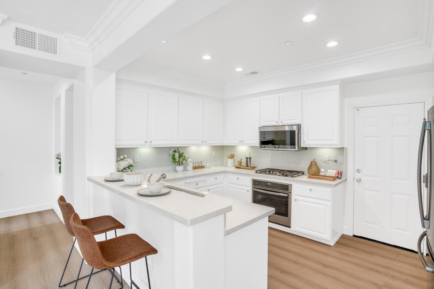 Detail Gallery Image 10 of 51 For 600 Live Oak Way #603,  Belmont,  CA 94002 - 3 Beds | 2/1 Baths