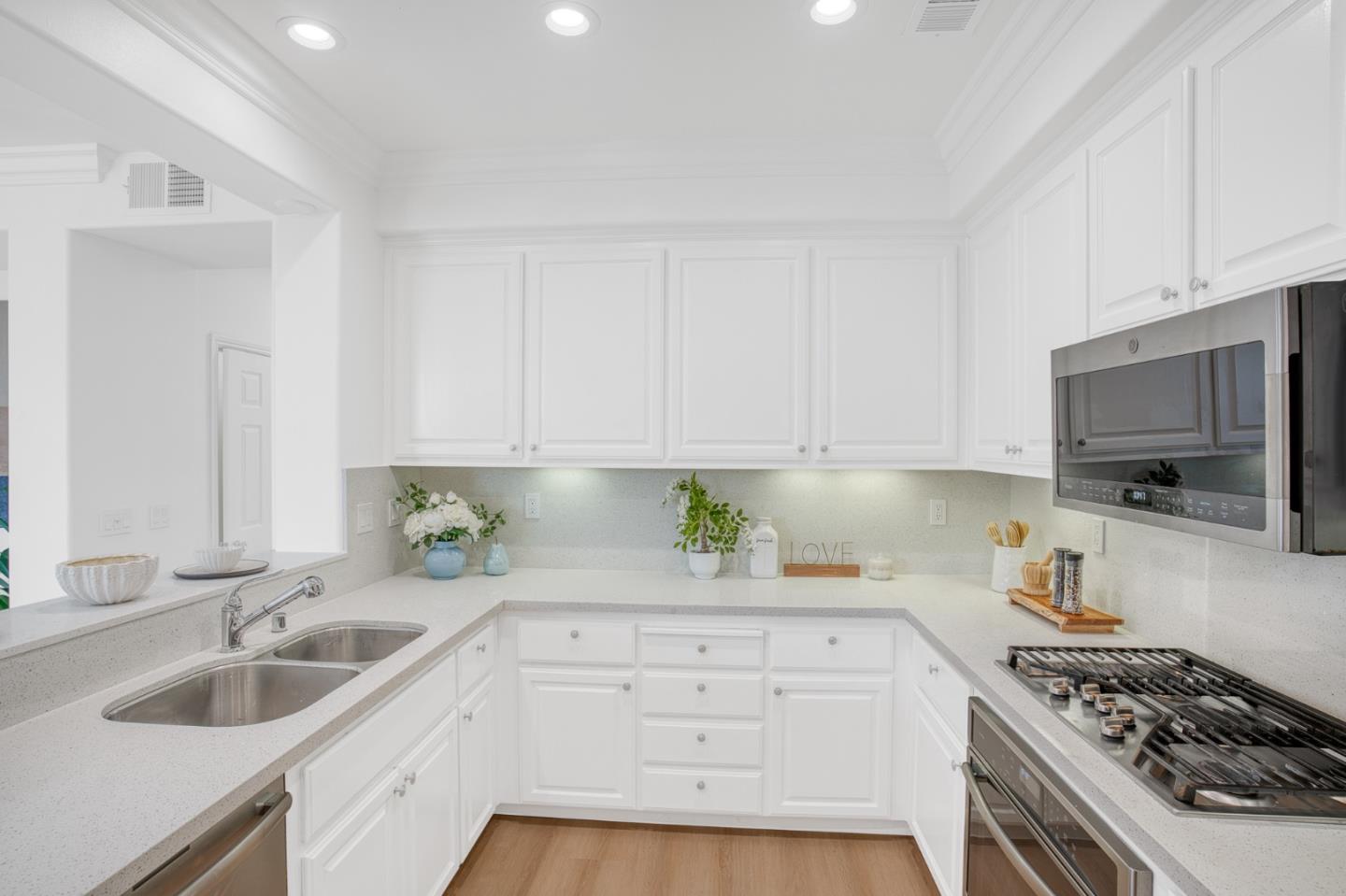 Detail Gallery Image 11 of 51 For 600 Live Oak Way #603,  Belmont,  CA 94002 - 3 Beds | 2/1 Baths