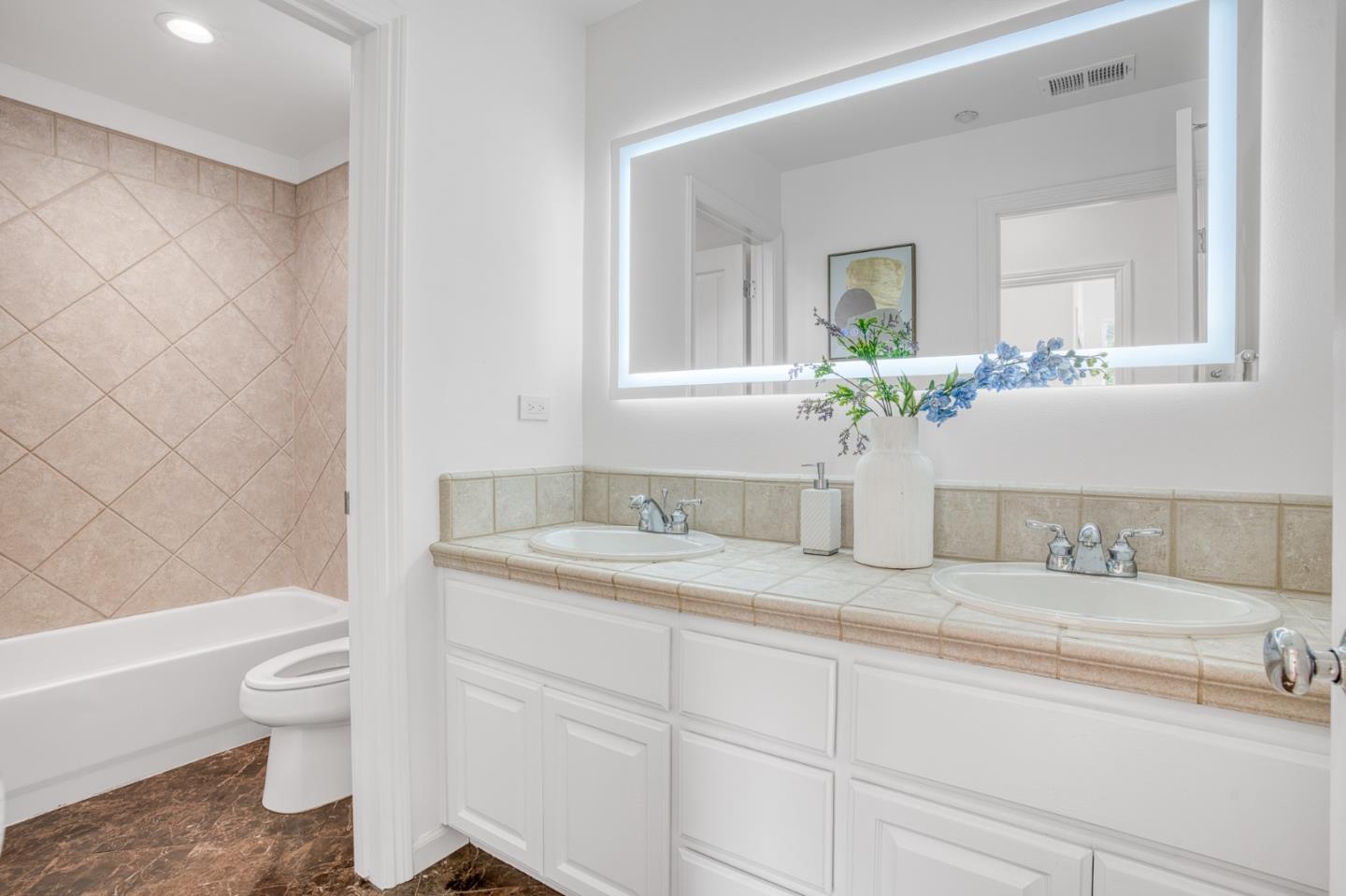 Detail Gallery Image 41 of 51 For 600 Live Oak Way #603,  Belmont,  CA 94002 - 3 Beds | 2/1 Baths