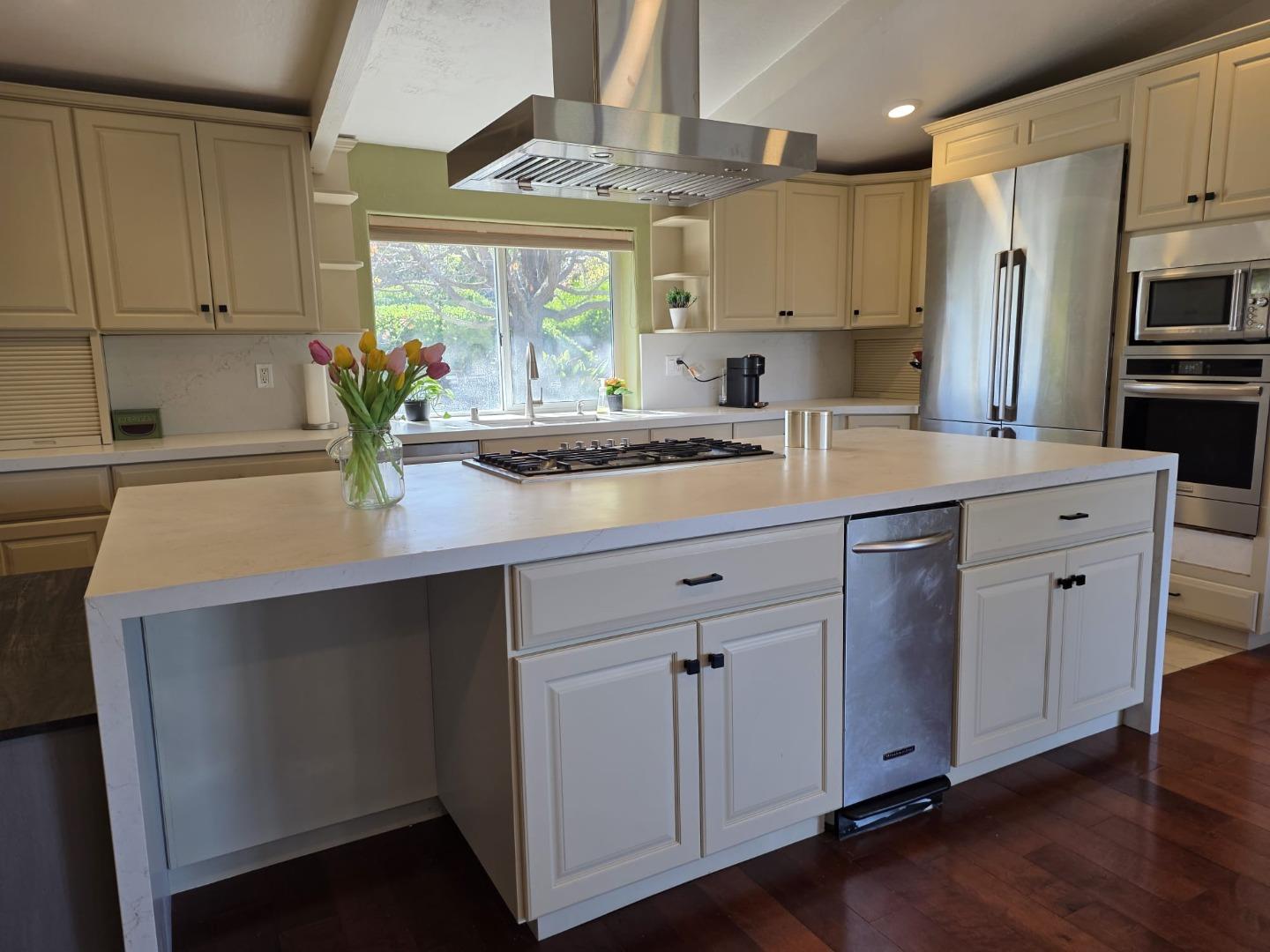 Detail Gallery Image 4 of 16 For 21241 Canyon View Dr, Saratoga,  CA 95070 - 3 Beds | 2 Baths