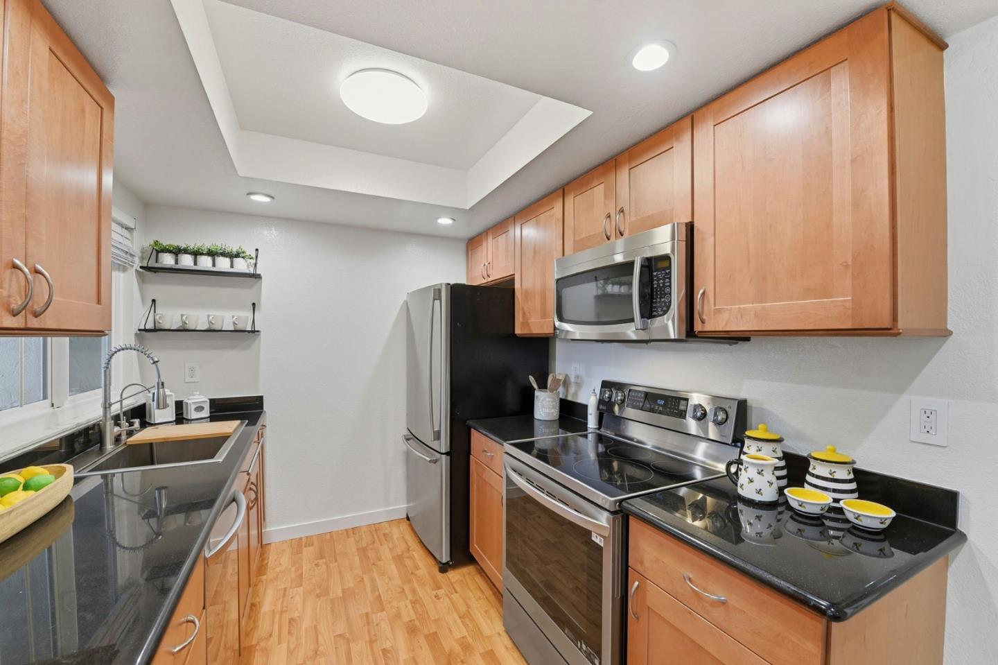 Detail Gallery Image 7 of 20 For 831 W California Ave #V,  Sunnyvale,  CA 94086 - 2 Beds | 1/1 Baths