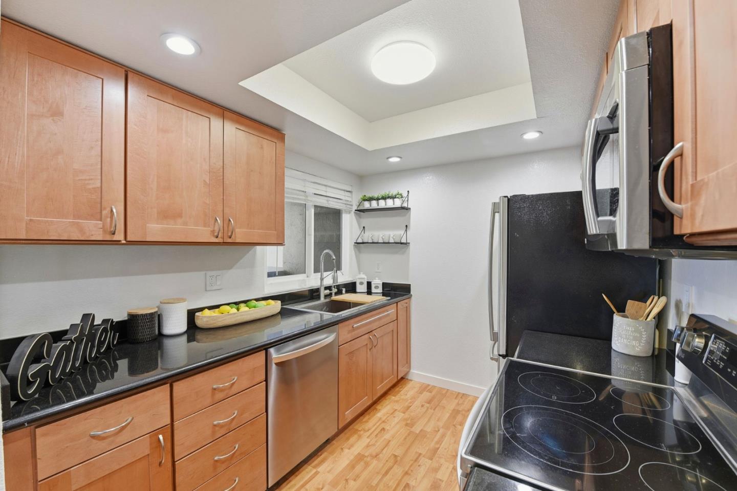 Detail Gallery Image 8 of 20 For 831 W California Ave #V,  Sunnyvale,  CA 94086 - 2 Beds | 1/1 Baths