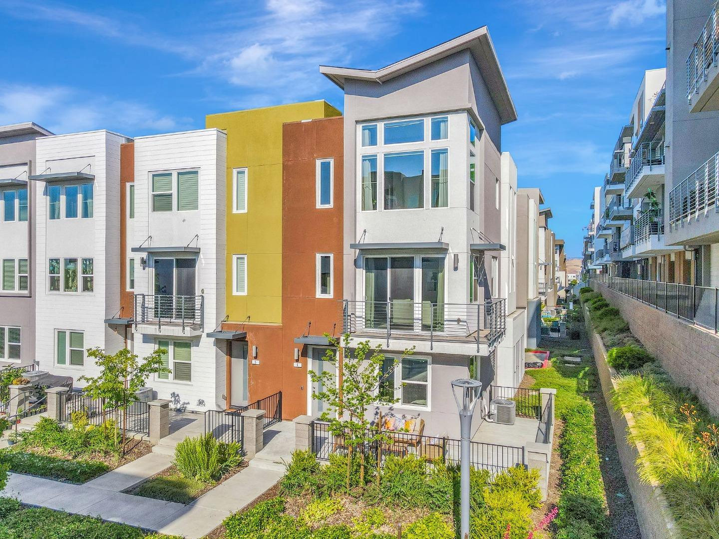 Detail Gallery Image 51 of 59 For 298 Agustin Narvaez St #6,  San Jose,  CA 95136 - 4 Beds | 3/1 Baths