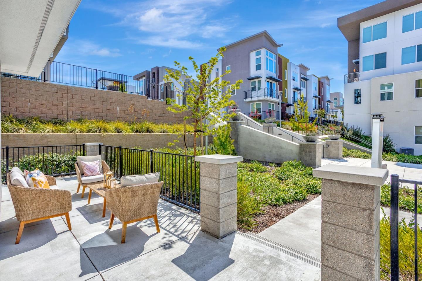 Detail Gallery Image 6 of 59 For 298 Agustin Narvaez St #6,  San Jose,  CA 95136 - 4 Beds | 3/1 Baths