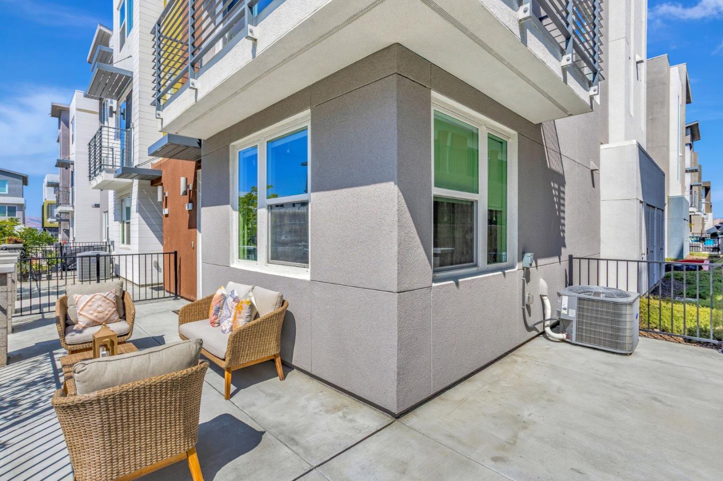 Detail Gallery Image 7 of 59 For 298 Agustin Narvaez St #6,  San Jose,  CA 95136 - 4 Beds | 3/1 Baths