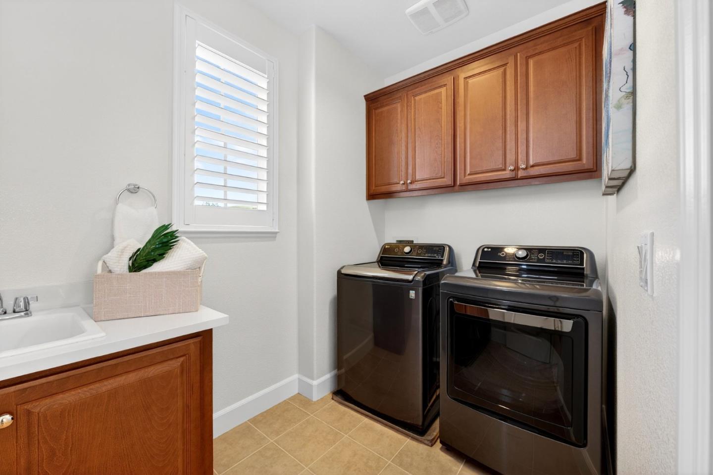 Detail Gallery Image 28 of 49 For 3210 La Rochelle Way, San Jose,  CA 95135 - 4 Beds | 3 Baths