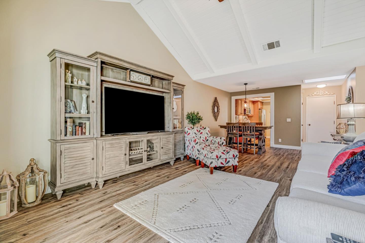 Detail Gallery Image 4 of 42 For 6094 Montgomery Ct, San Jose,  CA 95135 - 2 Beds | 1 Baths