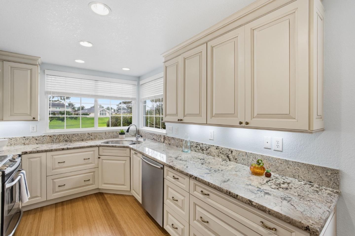 Detail Gallery Image 11 of 72 For 25 Merion Rd, Half Moon Bay,  CA 94019 - 3 Beds | 2/1 Baths