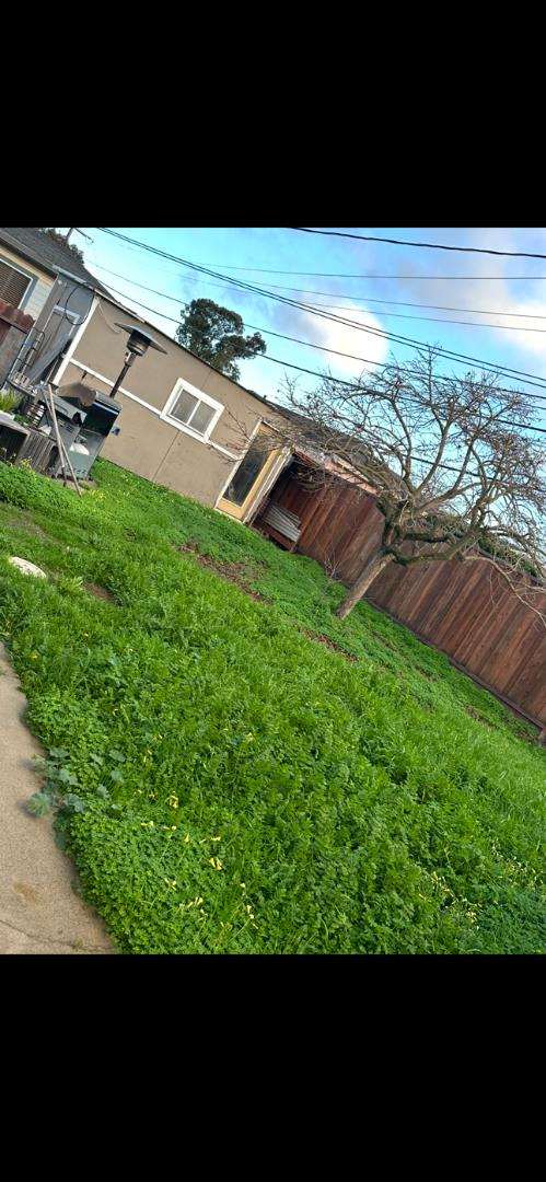 Detail Gallery Image 6 of 8 For 1852 Dale Ave, San Mateo,  CA 94401 - 4 Beds | 3 Baths