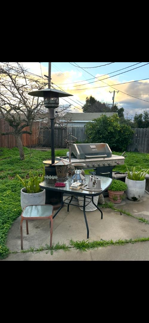 Detail Gallery Image 8 of 8 For 1852 Dale Ave, San Mateo,  CA 94401 - 4 Beds | 3 Baths