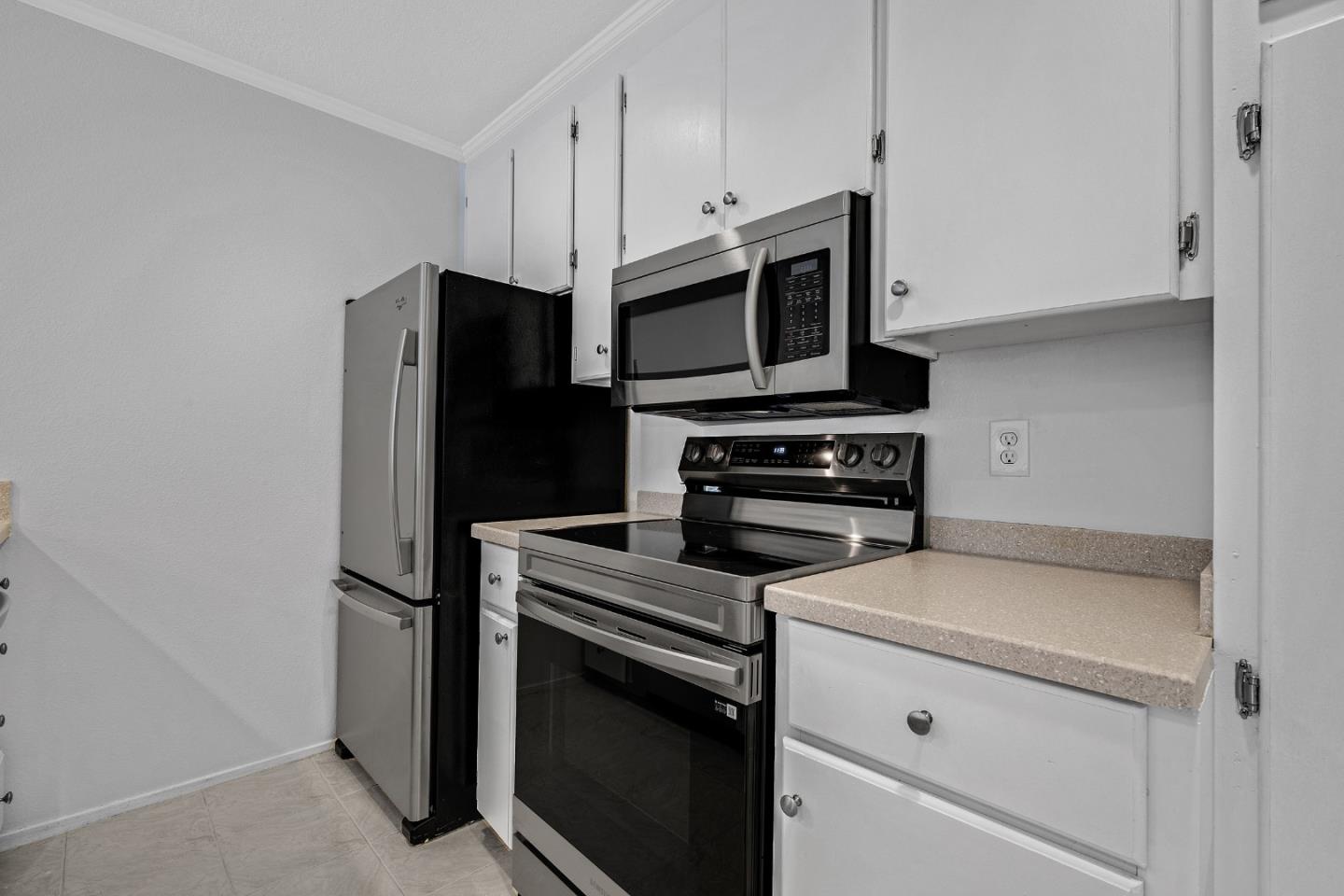 Detail Gallery Image 6 of 32 For 6145 Shelter Creek Ln, San Bruno,  CA 94066 - 1 Beds | 1 Baths