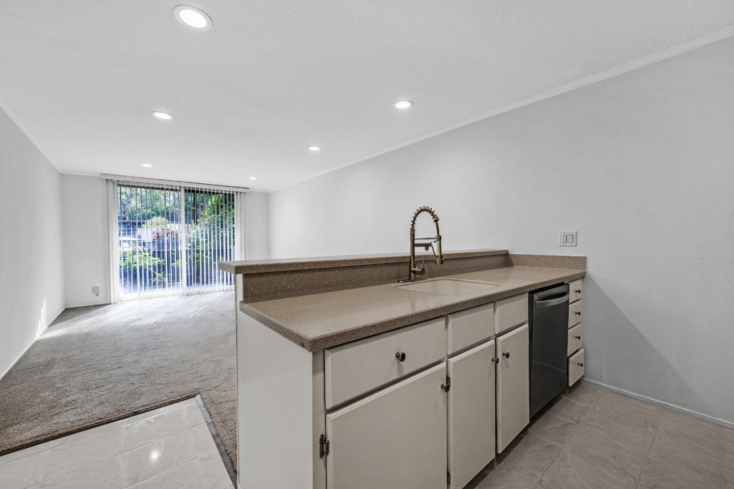 Detail Gallery Image 8 of 32 For 6145 Shelter Creek Ln, San Bruno,  CA 94066 - 1 Beds | 1 Baths